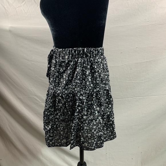 Floral Front Tie Skirt - Picture 6 of 7